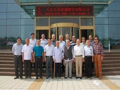 兗州區(qū)委常委、組織部長(zhǎng)徐繼瑞一行領(lǐng)導(dǎo)蒞臨天意參觀指導(dǎo)工作