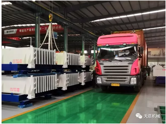 天意機械為柬埔寨客戶加工生產(chǎn)年產(chǎn)80萬平方輕質(zhì)墻板生產(chǎn)線成功裝車啟運！