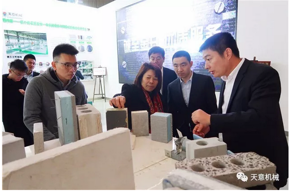 碧桂園集團(tuán)副總裁兼采購中心總經(jīng)理楊麗興一行蒞臨天意參觀考察 碧桂園集團(tuán)副總裁兼采購中心總經(jīng)理楊麗興一行蒞臨天意參觀考察